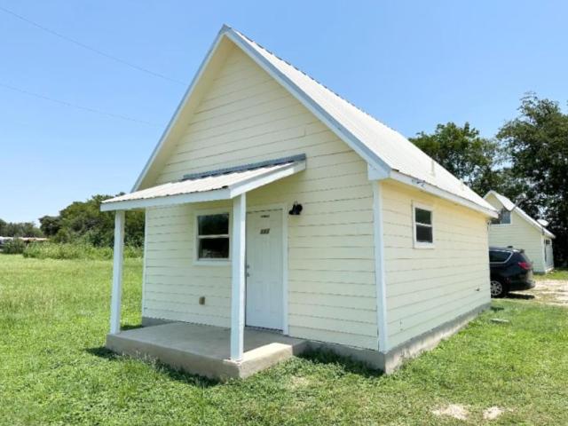 2 bedroom, Stockdale TX 78160 LS105262975