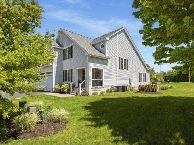 2 bedroom, Stratham NH 03885 104408830