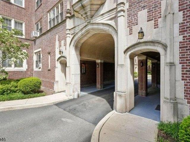 2 bedroom, Summit NJ 07901 105277004