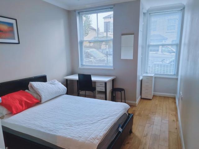 2 bedroom SW18
