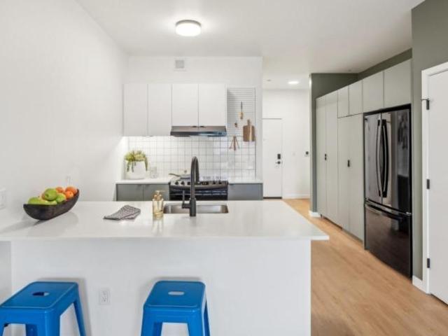 2 bedroom, Portland OR 97202 102197011