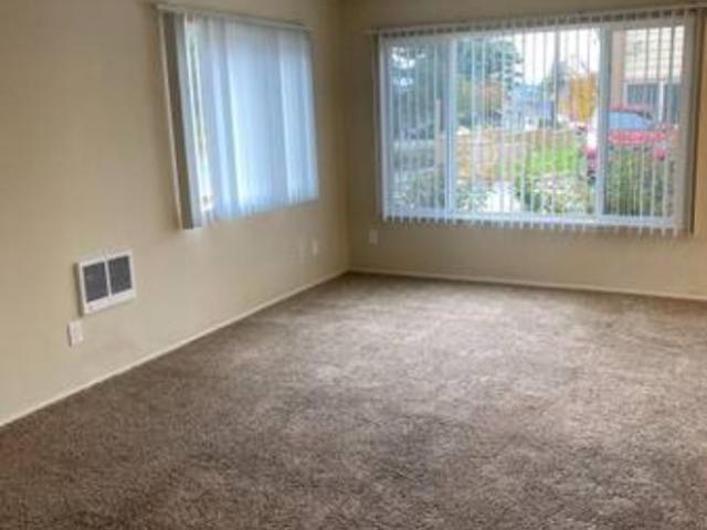 2 bedroom, Portland OR 97213 102227695