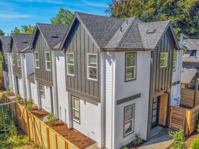 2 bedroom, Portland OR 97216 105780857