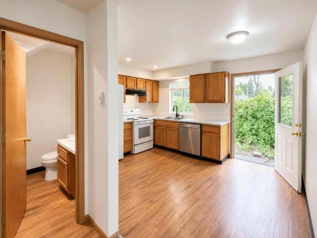 2 bedroom, Portland OR 97220 105701928