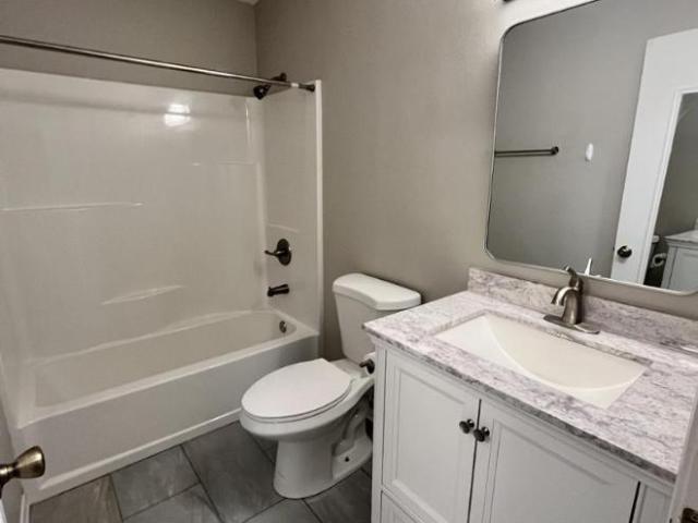 2 bedroom, Portland OR 97220 105732890