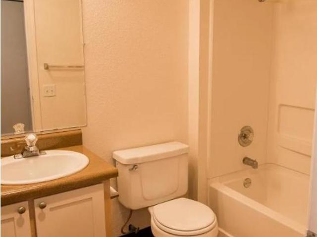 2 bedroom, Portland OR 97222 105732002