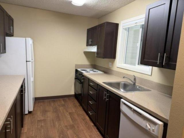 2 bedroom, Portland OR 97225 106028014