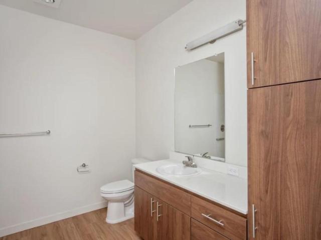 2 bedroom, Portland OR 97227 105732473