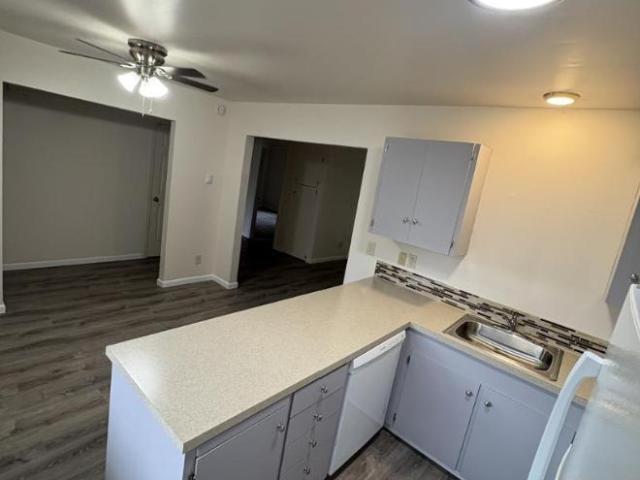 2 bedroom, Portland OR 97229 106165508