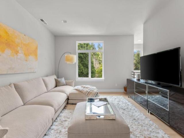 2 bedroom, Portland OR 97229 106216871