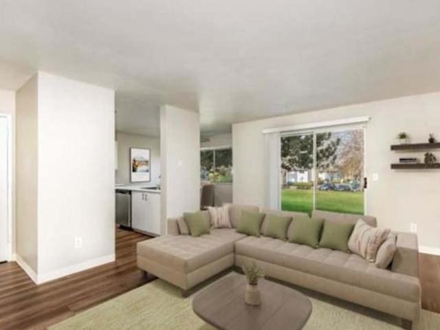 2 bedroom, Portland OR 97230 104817810
