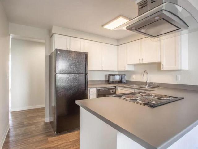 2 bedroom, Portland OR 97230 106132427