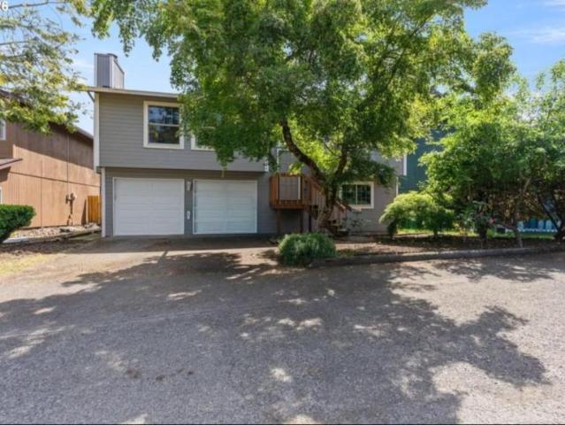 2 bedroom, Portland OR 97236 105970113