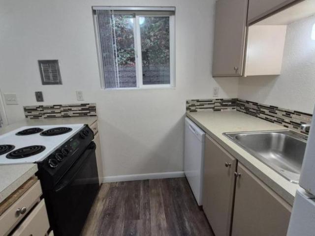 2 bedroom, Portland OR 97239 LS96874573