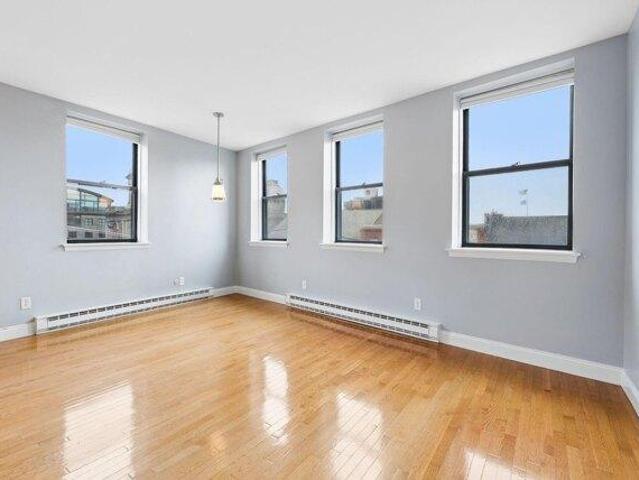 2 bedroom, Portland ME 04101 104870155