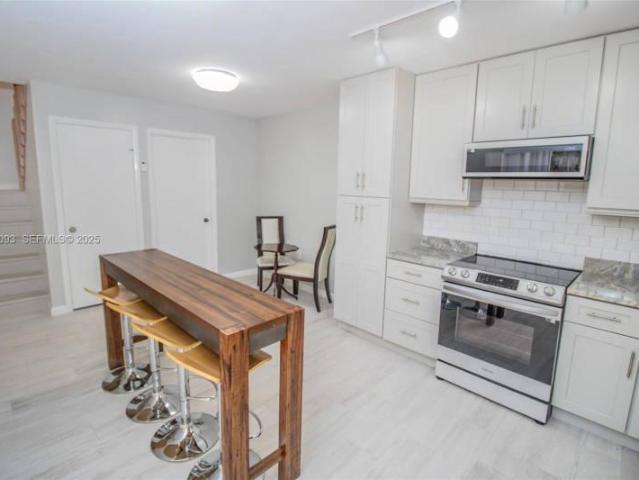 2 bedroom, Palm Beach Gardens FL 33418 105945144