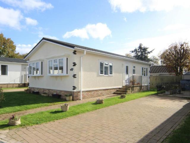 2 bedroom bungalow for sale