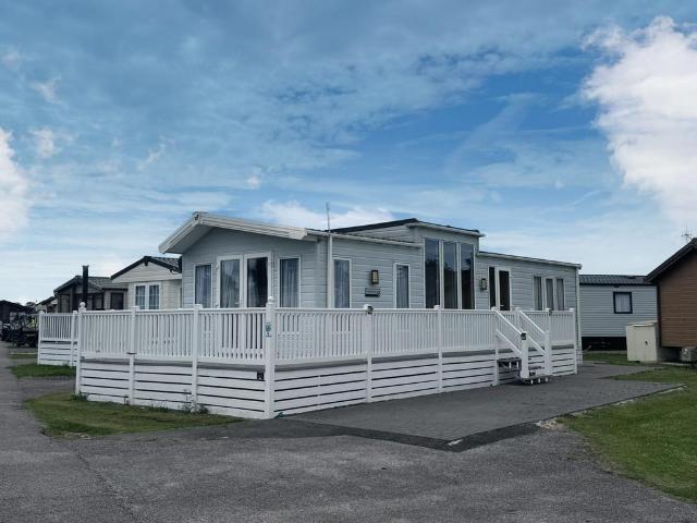2 bedroom lodge for sale