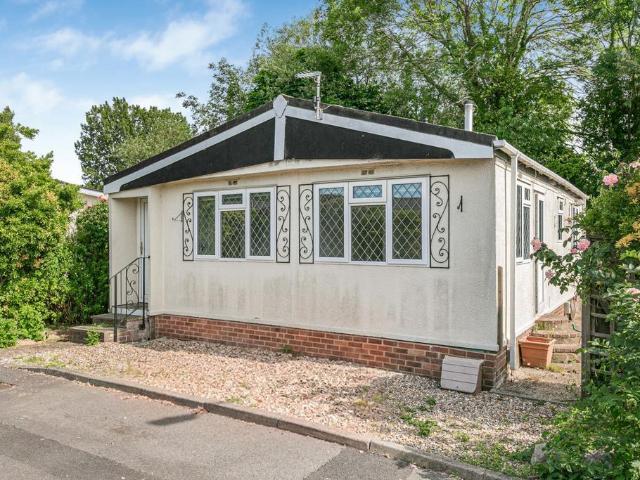 2 bedroom detached house for sale