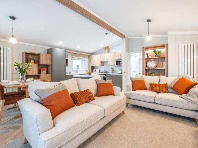 2 bedroom lodge for sale