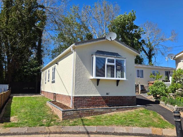 2 bedroom detached bungalow for sale