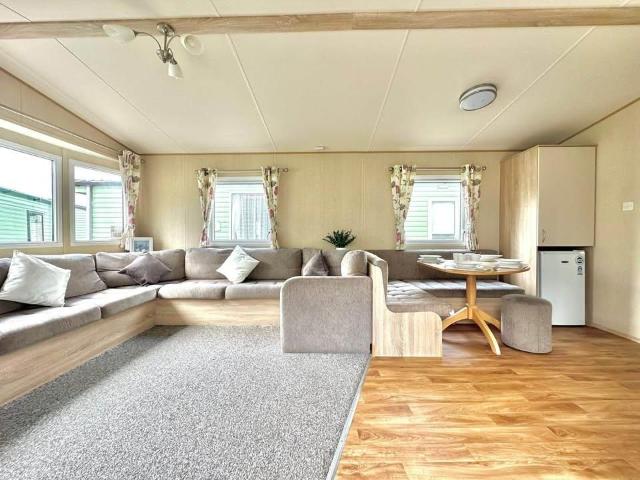 2 bedroom park home to rent