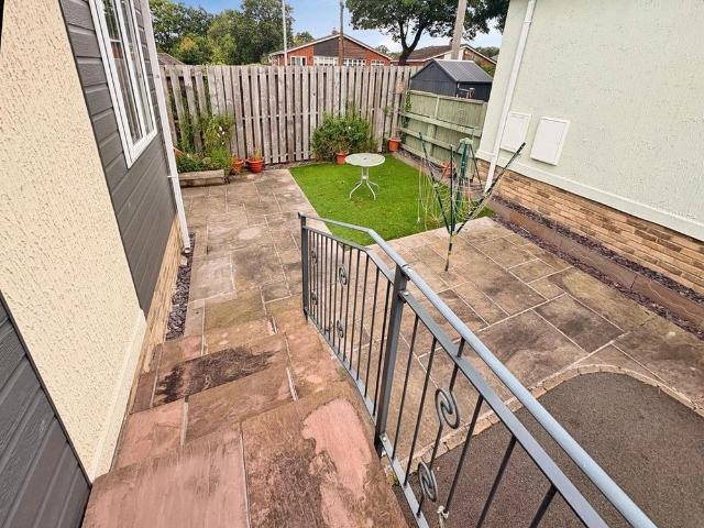 2 bedroom park home to rent