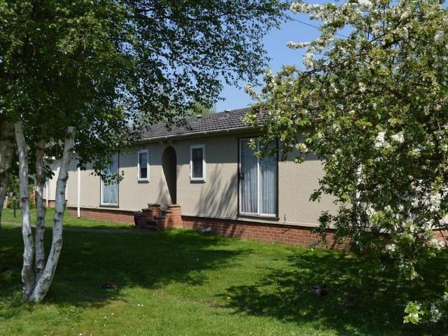 2 bedroom park home to rent