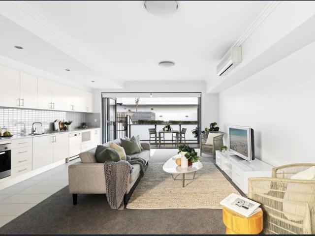 2 Bedroom Parkside Apartment Meets City Fringe Convenience