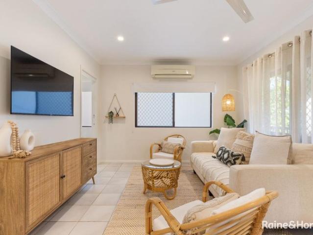 2 bedroom Partly Furnished Pool