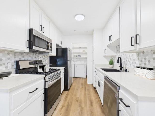 2 bedroom, Pasadena CA 91101 105085712