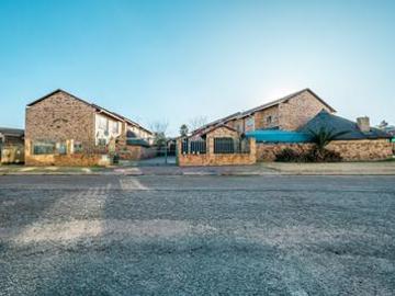 Townhouse for sale in Lindhaven - Powder room