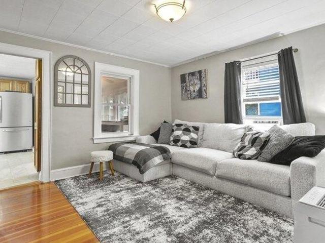 2 bedroom, Peabody MA 01960 105387244