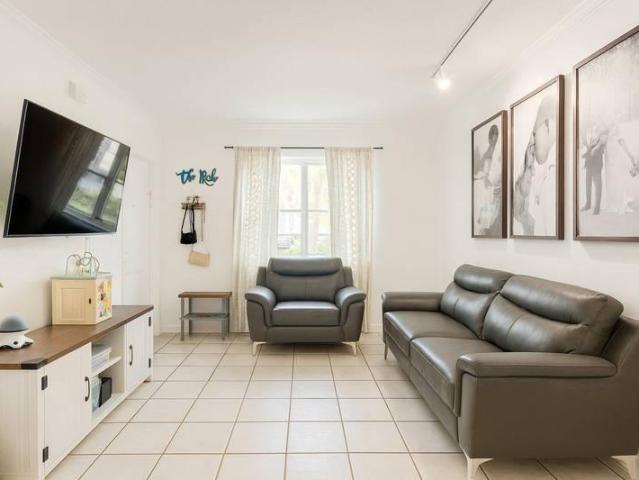 2 bedroom, Pembroke Pines FL 33024 94116999