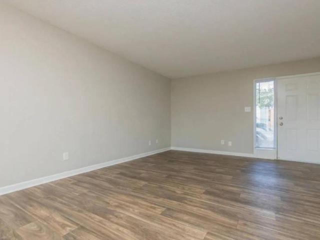 2 bedroom, Pensacola FL 32507 106216786