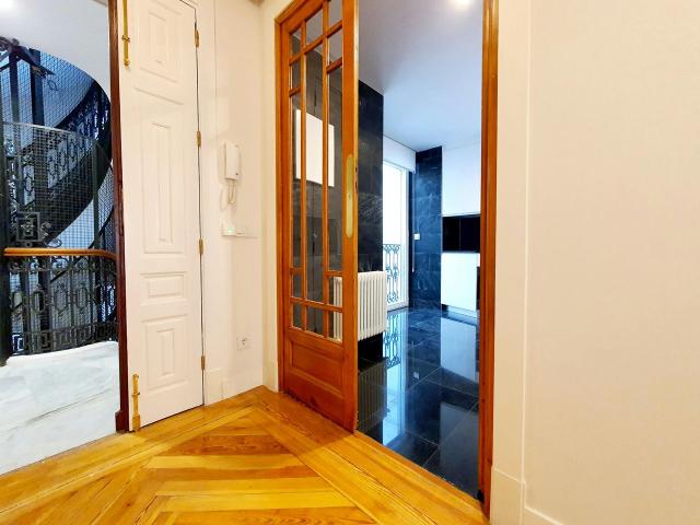 2 Bedroom Penthouse A with Private Terrace in Centro, Madrid Amsterdam Apartments for Rent