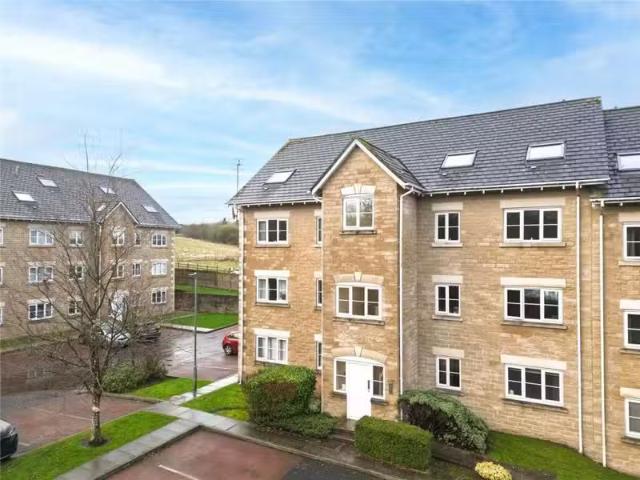 2 bedroom penthouse for rent in 7 Tinker Brook Close, Oswaldtw.