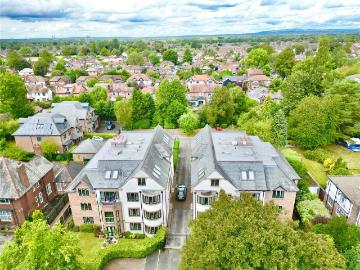 Ashton upon Mersey, M33 - Balcony, Lift