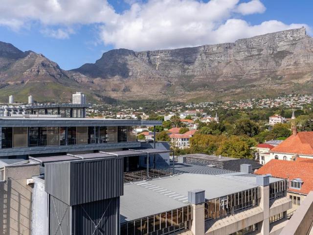 2 Bedroom Penthouse To Let in Gardens