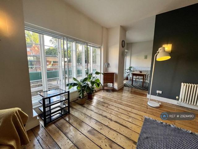 2 bedroom penthouse to rent