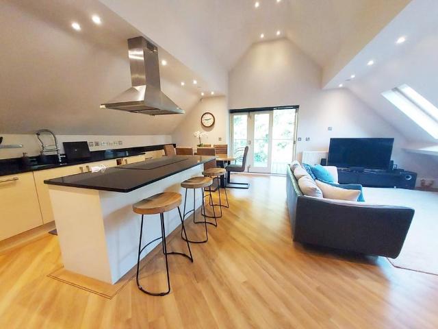 2 bedroom penthouse to rent