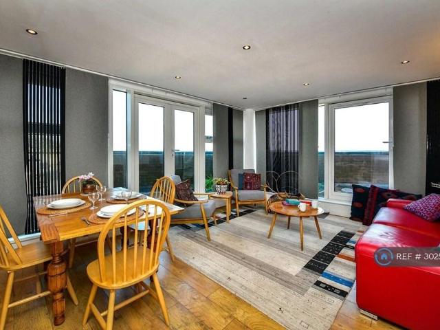 2 bedroom penthouse to rent