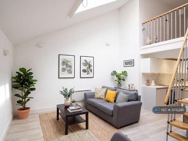 2 bedroom penthouse to rent