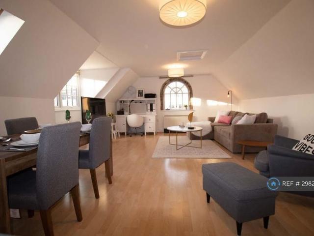 2 bedroom penthouse to rent