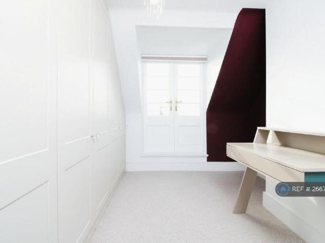 2 bedroom penthouse to rent