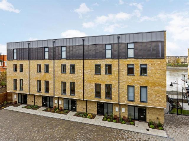 2 bedroom penthouse to rent