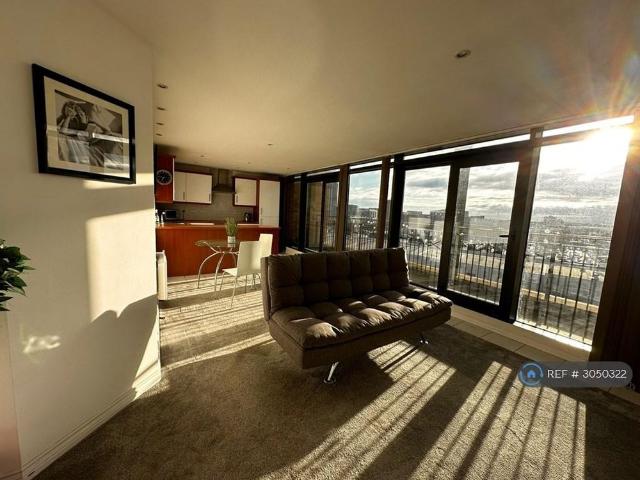 2 bedroom penthouse to rent