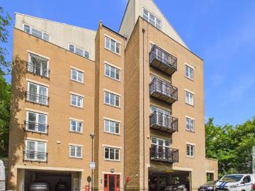 2 bedroom penthouse to rent