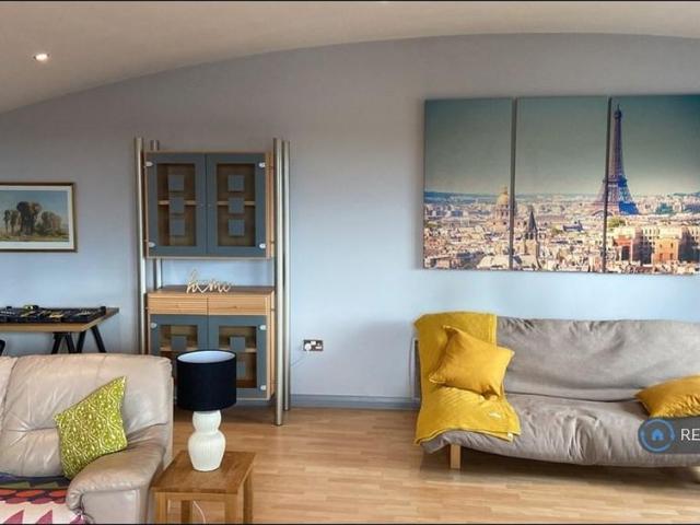 2 bedroom penthouse to rent