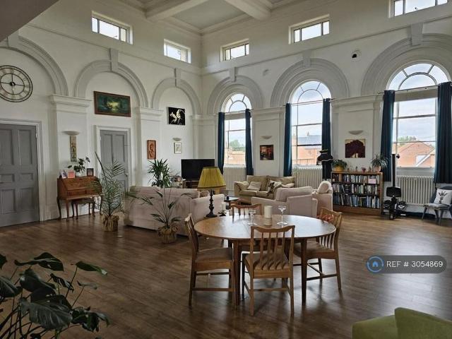 2 bedroom penthouse to rent